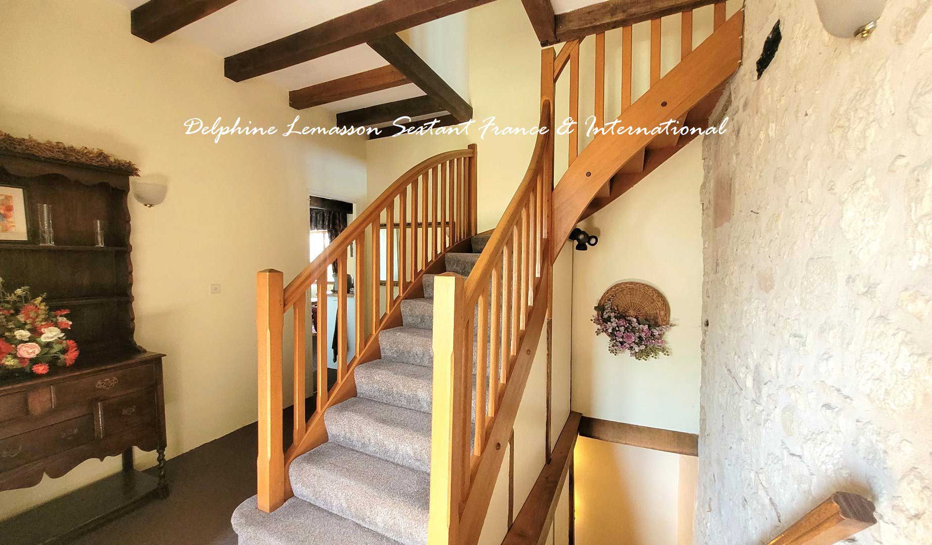 Great investment Property with beautiful panoramic views, gardens and