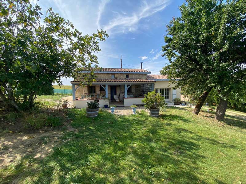 A stone built fully renovated property for sale close to Miramont de