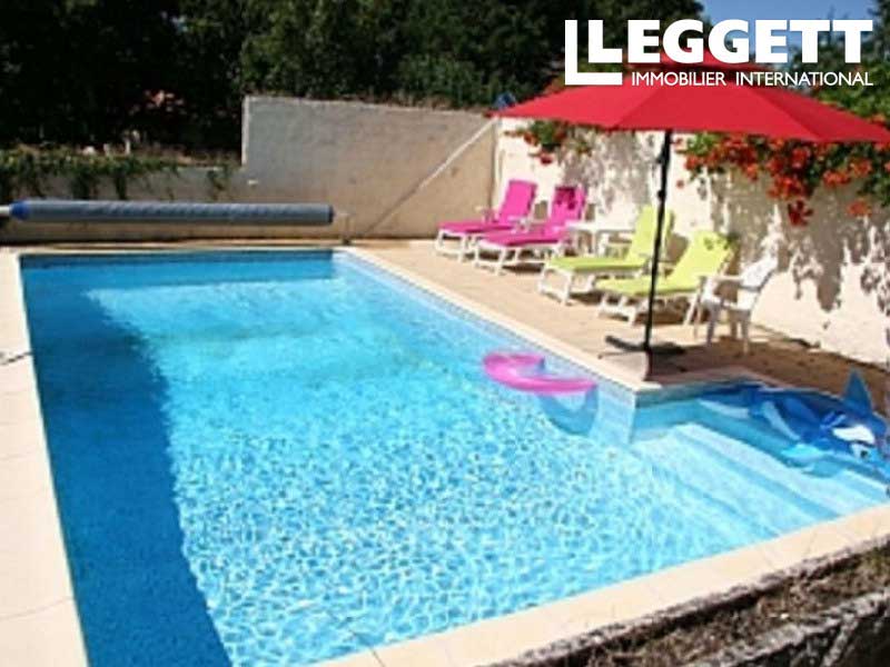 Lovely house currently 4 bedrooms, with garden and swimming pool. 30