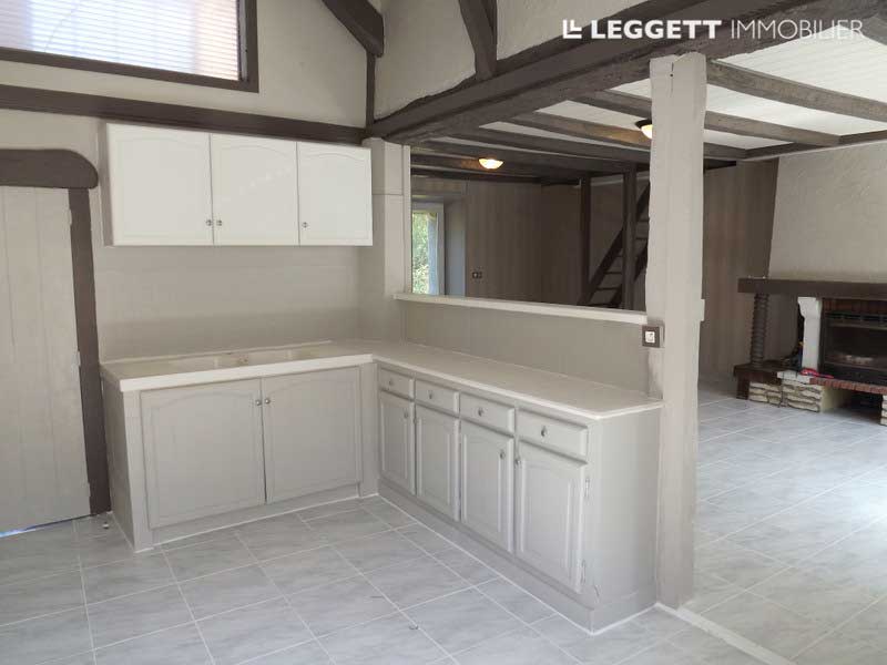 Beautiful 3/4 bedroom cottage with barn and riverside land. Stunning