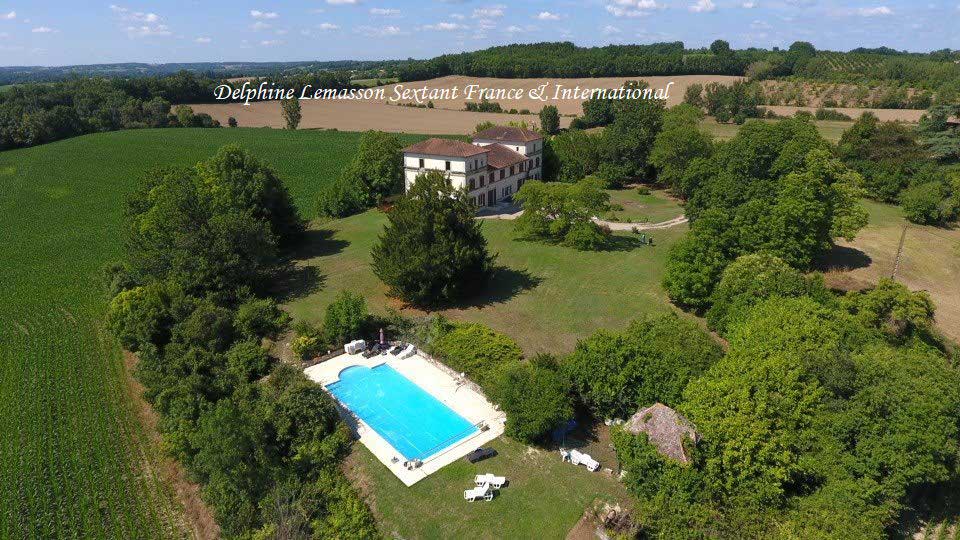 Great investment Property with beautiful panoramic views, gardens and